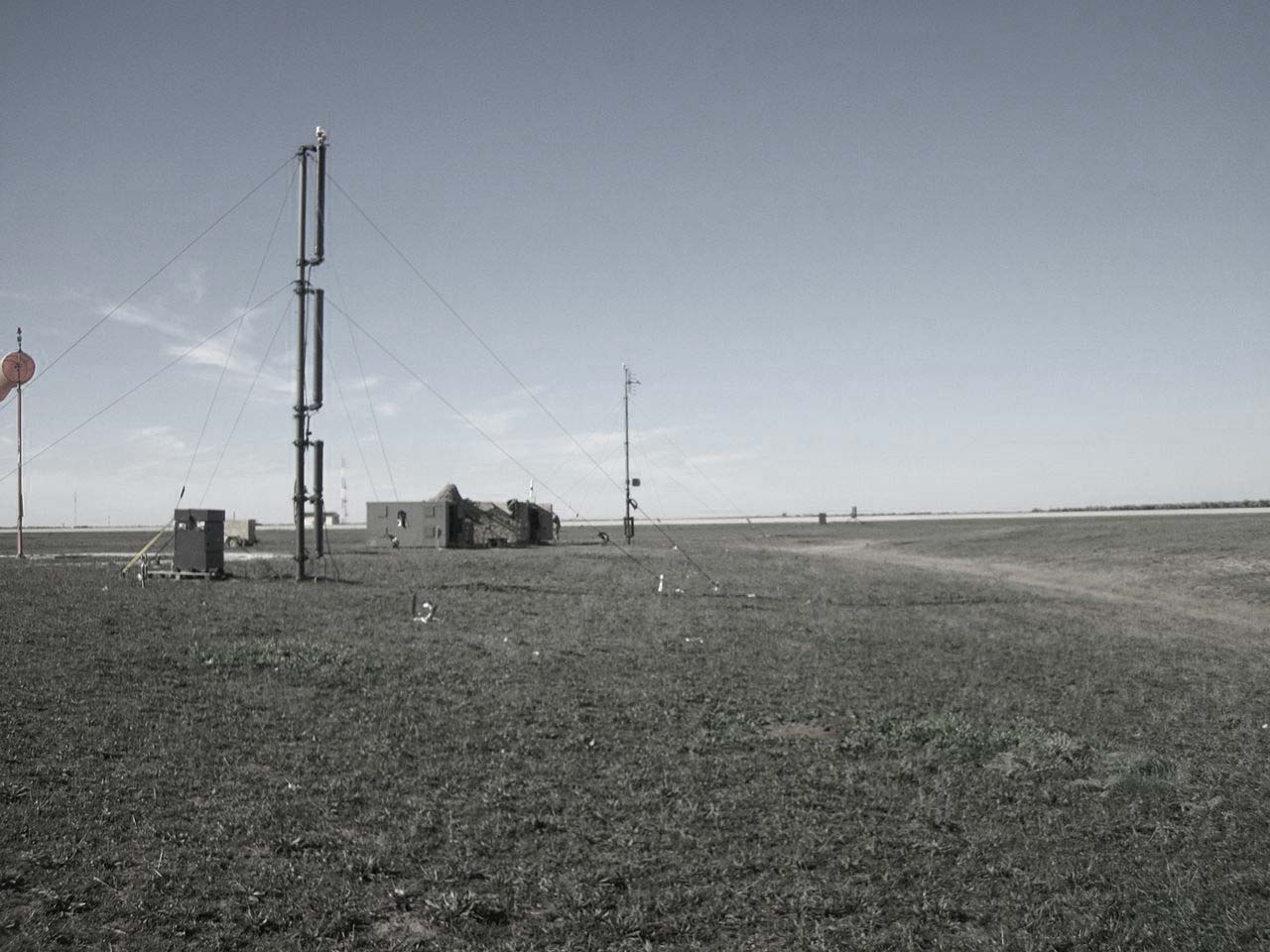 A transportable TLS system in a field.